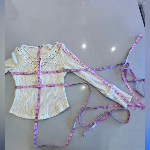 Free People Cream Lace Button Come on Over Stretch Henley Sz Large (Sm/Med) - Picture 11 of 16